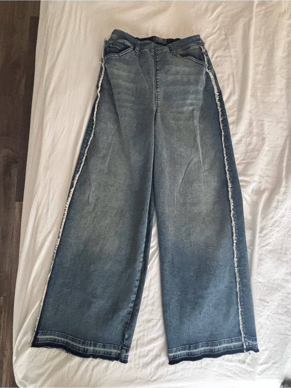 Wide leg frayed hem pull on blue jeans Small LYSSE - Picture 6 of 10
